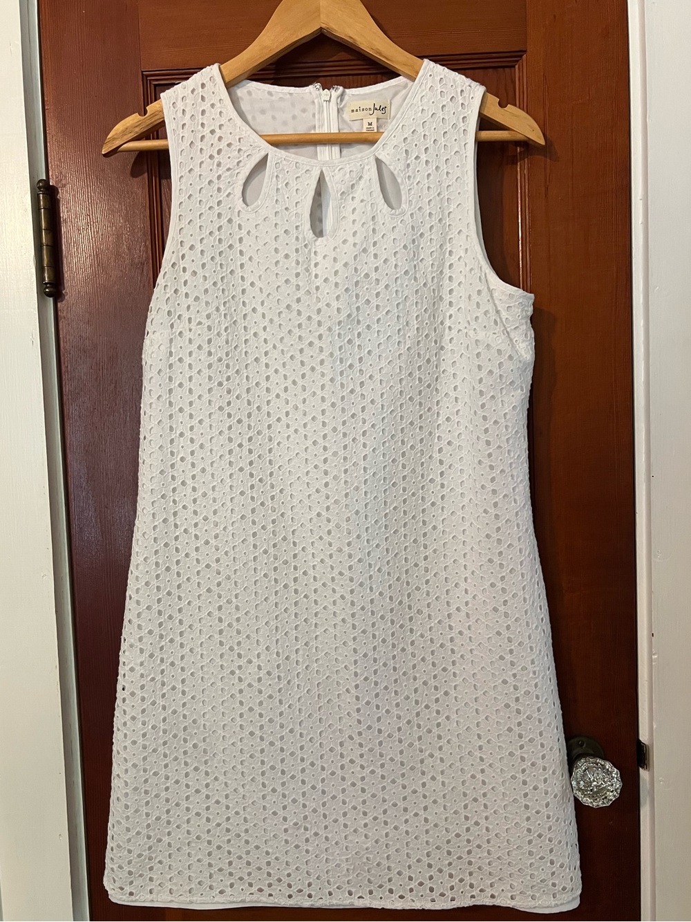 Maison Jules White Eyelet Shift Dress Medium Sleeveless Cutout Neck Dress - Picture 3 of 10